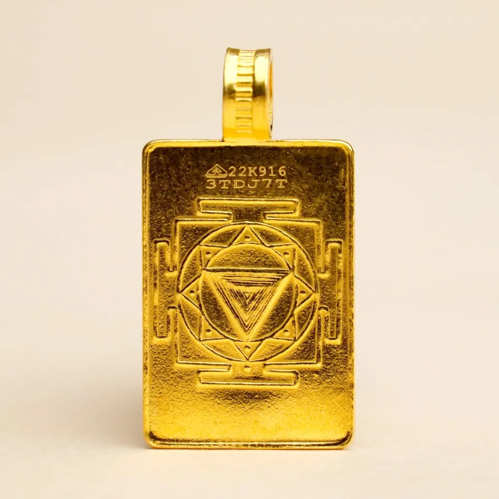 Золотой кулон Линг Бхайрави 22 карата - 4 г, Иша Лайф; Linga Bhairavi 22KT Gold Pendant - 4 gm (Kumkum), Isha Life — миниатюра 2