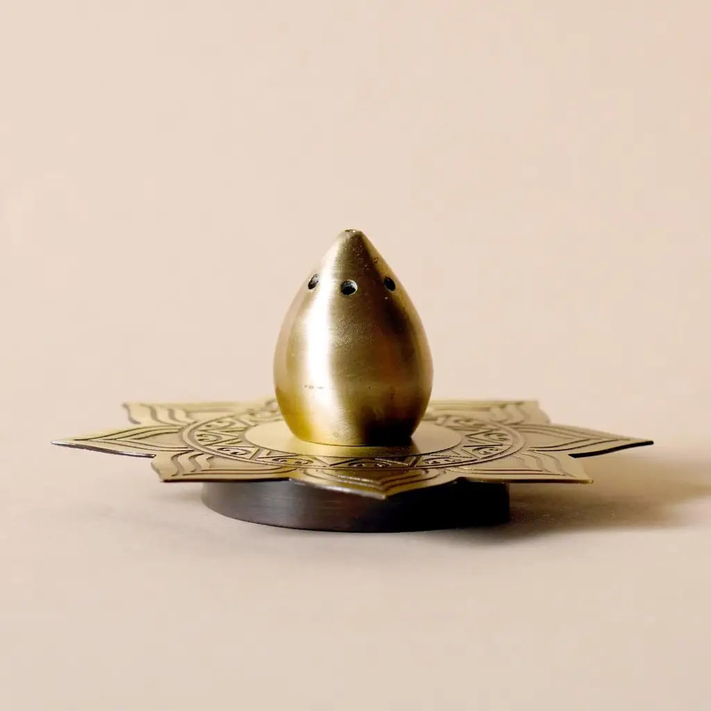 Латунная подставка для благовоний с гравировкой, Иша Лайф; Brass Incense Holder with Engraving, Isha Life — купить в интернет-магазине