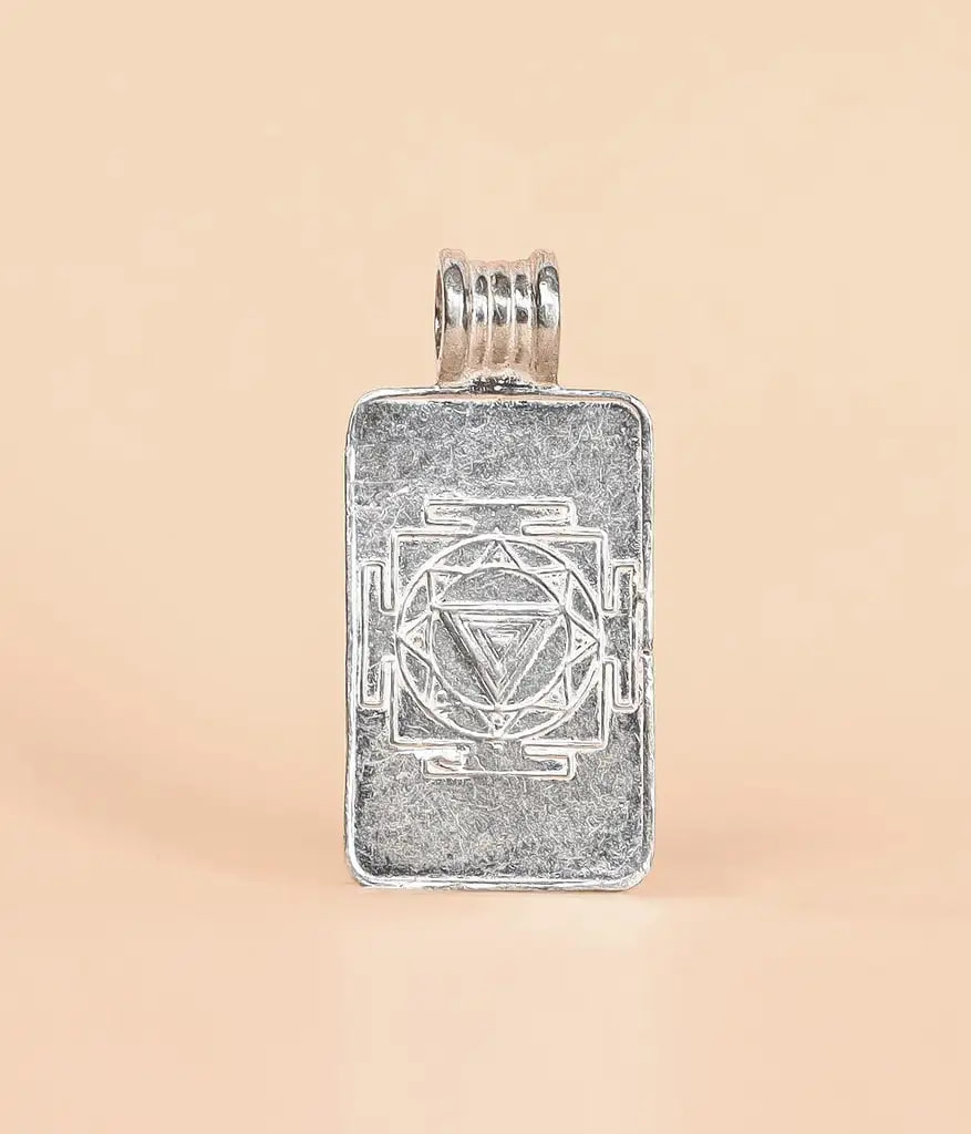 Серебренный кулон Линг Бхайрави маленький, Иша Лайф; Linga Bhairavi Silver Pendant - Small, Isha Life — миниатюра 2