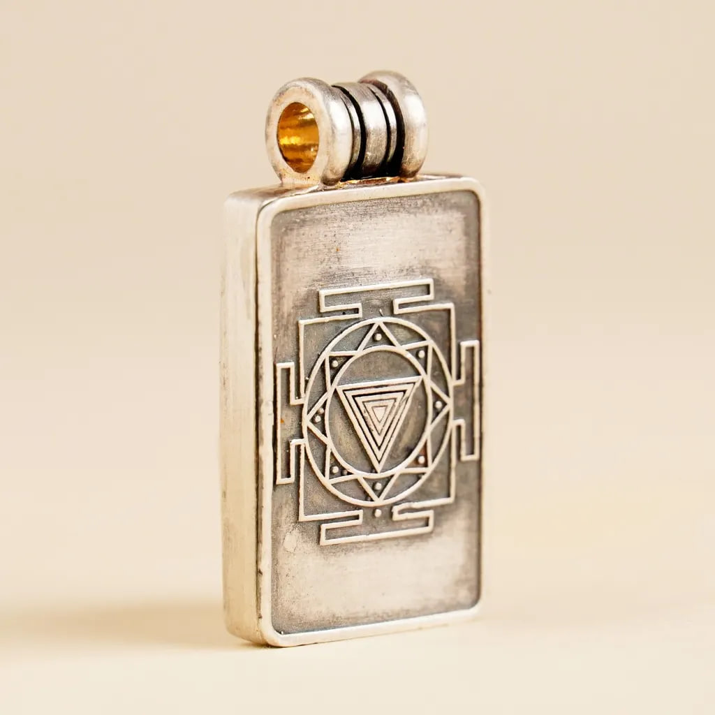 Серебренный кулон Линг Бхайрави большой, Иша Лайф; Linga Bhairavi Silver Pendant - Large, Isha Life — миниатюра 2