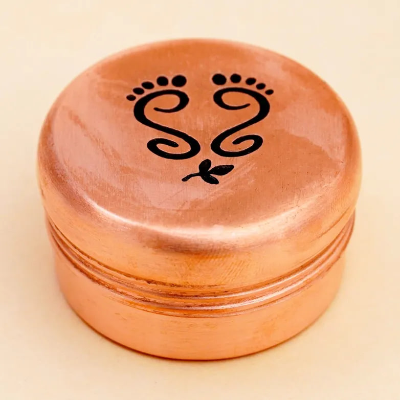 Медная шкатулка Вибхути (маленькая) - стопы, Иша Лайф; Copper Vibhuti Box (Small) - Padam, Isha Life — купить в интернет-магазине