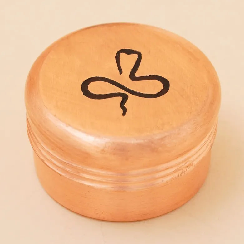 Медная шкатулка Вибхути (маленькая) - змея, Иша Лайф; Copper Vibhuti Box (Small) - Naga, Isha Life — купить в интернет-магазине